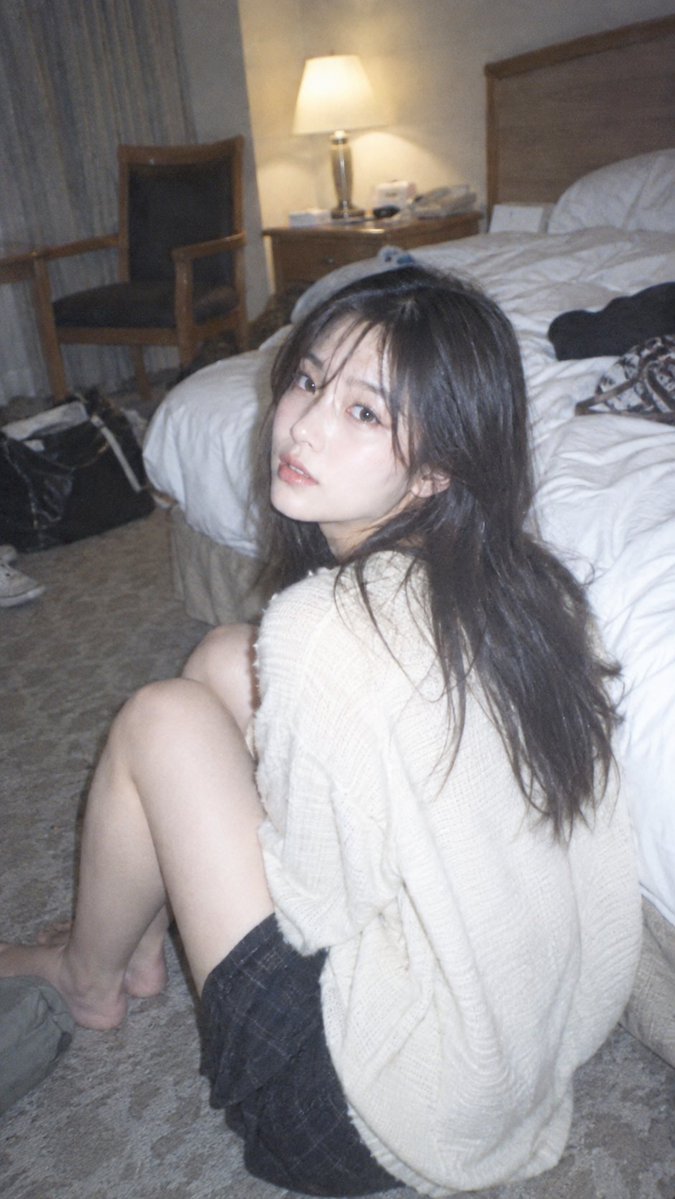 9:16 vertical, ultra-realistic photography, Heisei-era Japanese private camera roll aesthetic, early-2000s compact CCD s AI photo prompt example